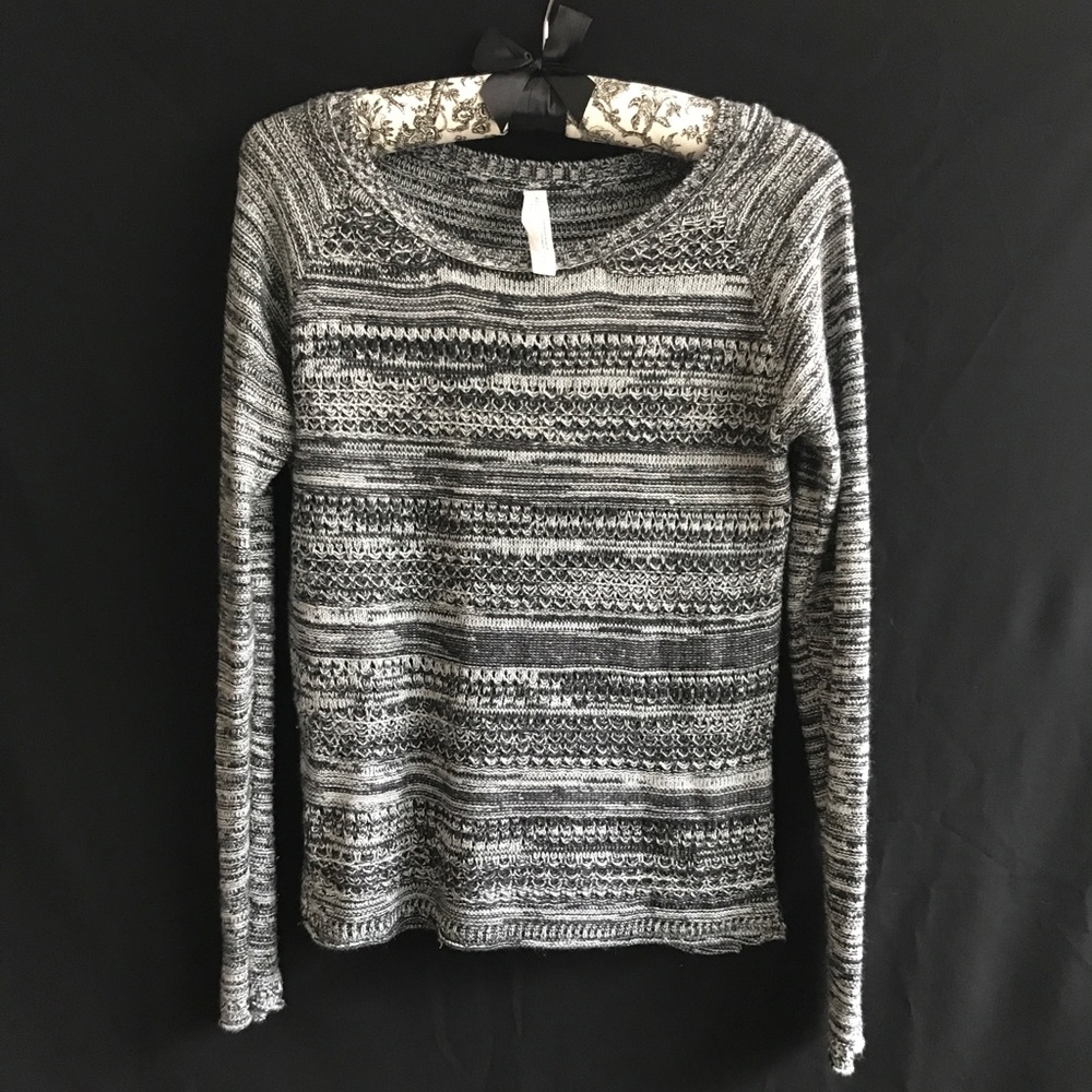 Aeropostale black knit marbled sweater M